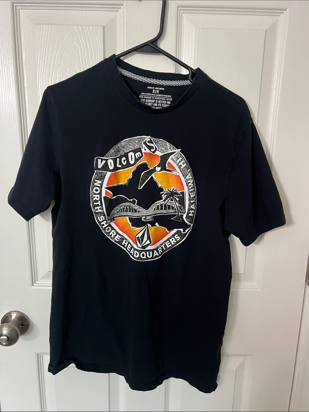 Volcom Hawaiian tshirt NWOT
